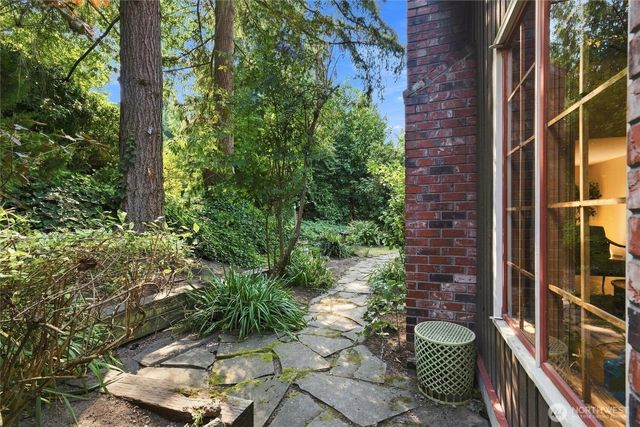 2615 93rd Place NE, Clyde Hill, WA 98004