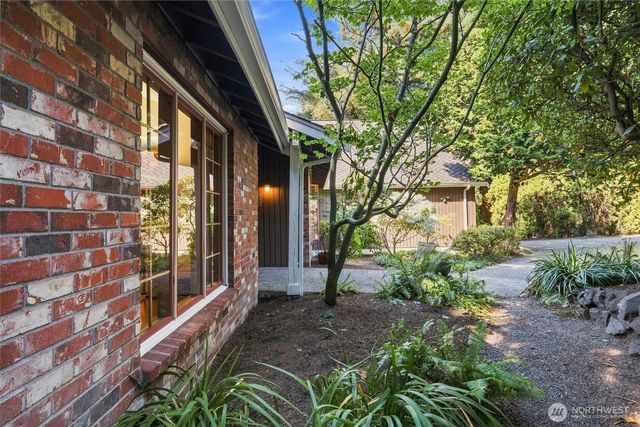 2615 93rd Place NE, Clyde Hill, WA 98004