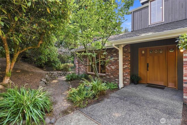 2615 93rd Place NE, Clyde Hill, WA 98004