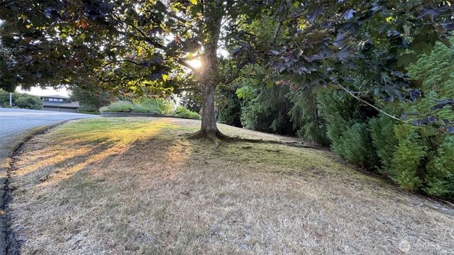 2615 93rd Place NE, Clyde Hill, WA 98004