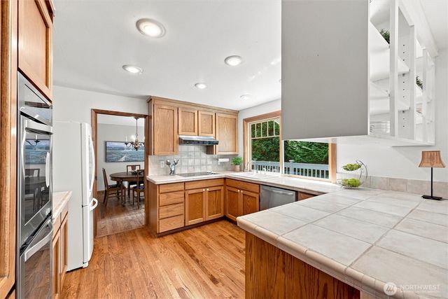 2615 93rd Place NE, Clyde Hill, WA 98004