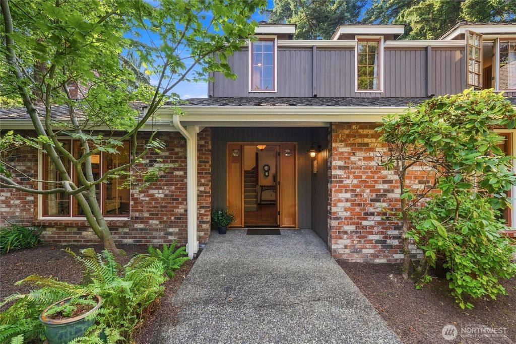 2615 93rd Place NE, Clyde Hill, WA 98004