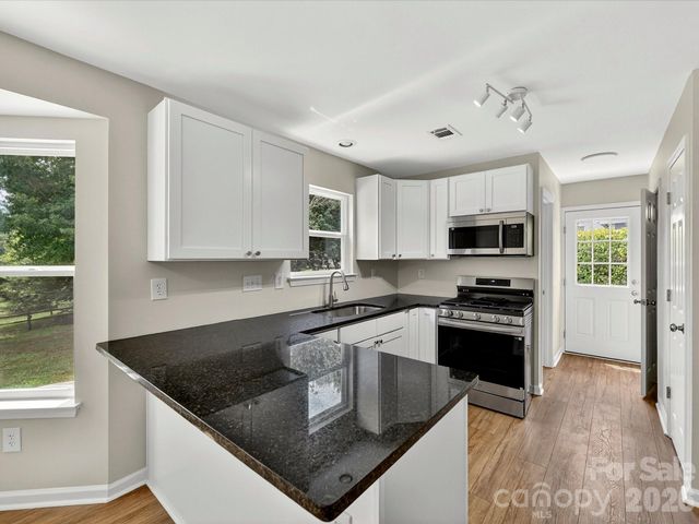 9716 Pernell Lane, Charlotte, NC 28213