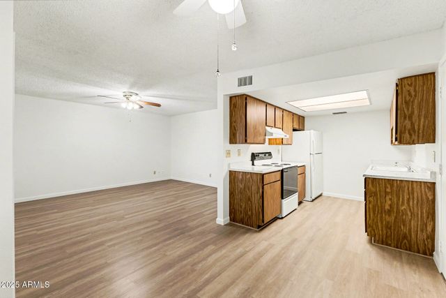 9919 N 97TH Drive A, Peoria, AZ 85345