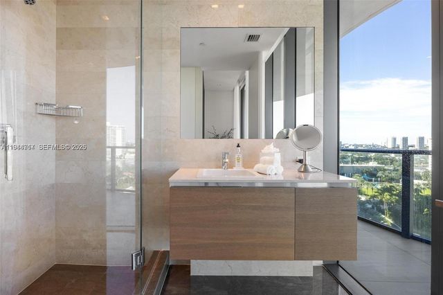 19575 Collins Ave 12, Sunny Isles Beach, FL 33160