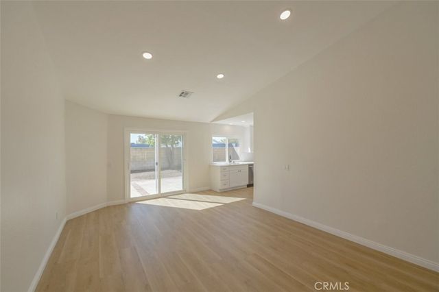 211 W Columbine Avenue, Rialto, CA 92377