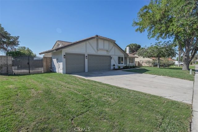 211 W Columbine Avenue, Rialto, CA 92377