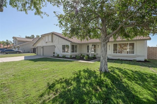 211 W Columbine Avenue, Rialto, CA 92377