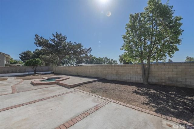 211 W Columbine Avenue, Rialto, CA 92377