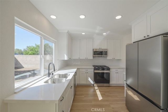 211 W Columbine Avenue, Rialto, CA 92377
