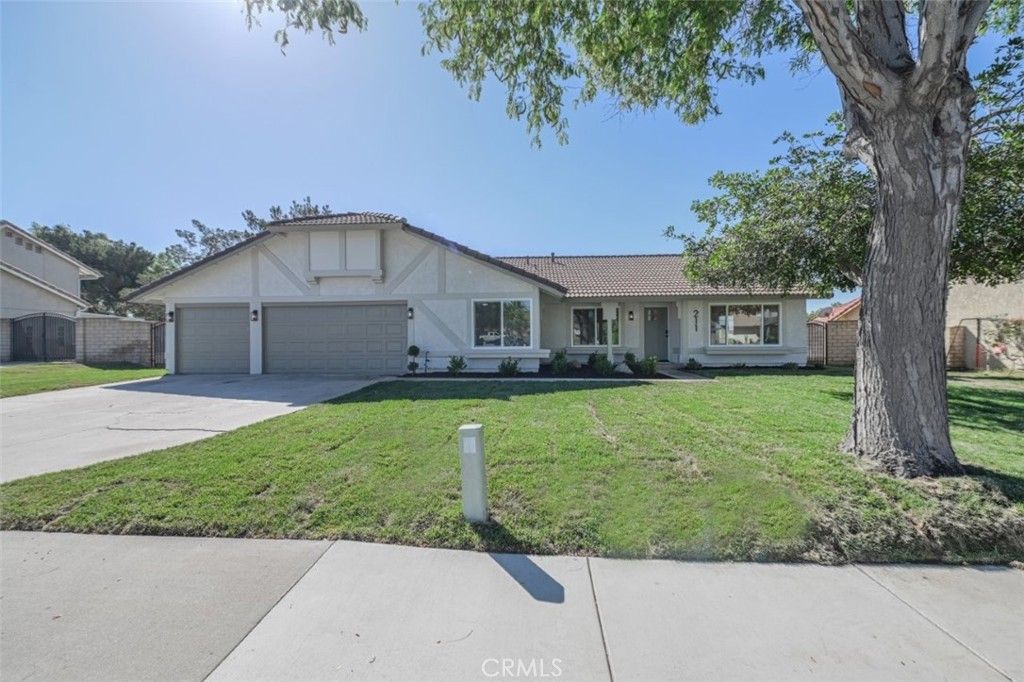 211 W Columbine Avenue, Rialto, CA 92377
