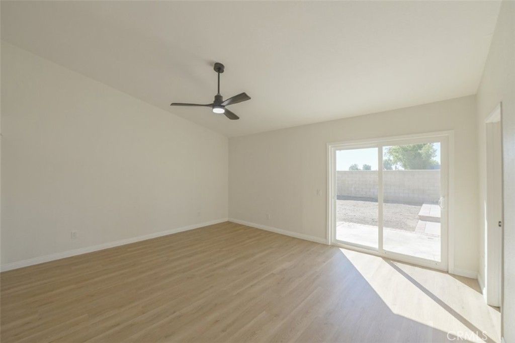 Image 14 of property listing at 211 W Columbine Avenue, Rialto, CA 92377