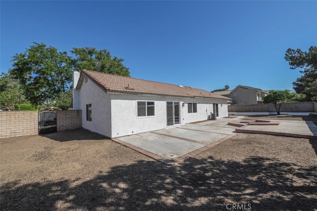 Image 31 of property listing at 211 W Columbine Avenue, Rialto, CA 92377