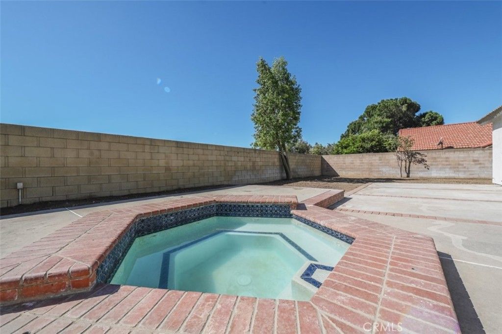 Image 32 of property listing at 211 W Columbine Avenue, Rialto, CA 92377