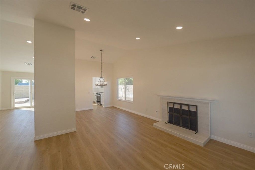 Image 4 of property listing at 211 W Columbine Avenue, Rialto, CA 92377