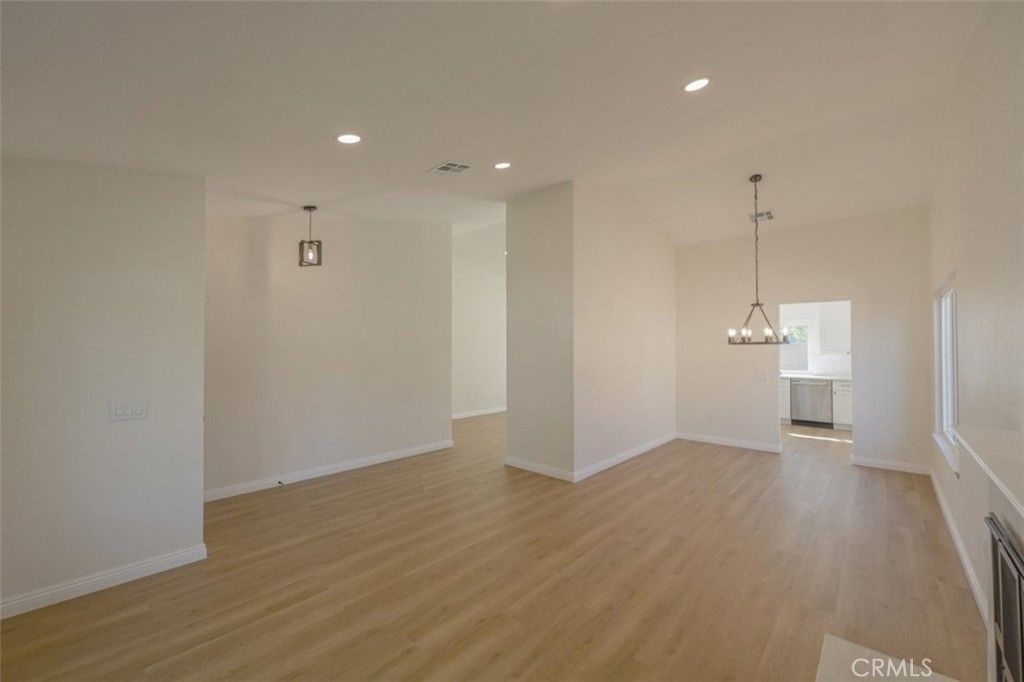 Image 5 of property listing at 211 W Columbine Avenue, Rialto, CA 92377