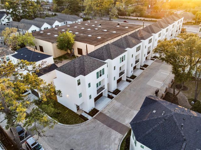7705 Westside Villas Lane, Houston, TX 77055