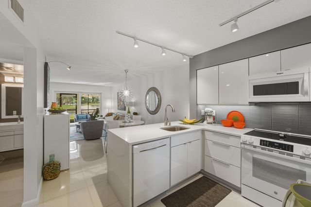 2226 N Cypress Bend Drive 102, Pompano Beach, FL 33069