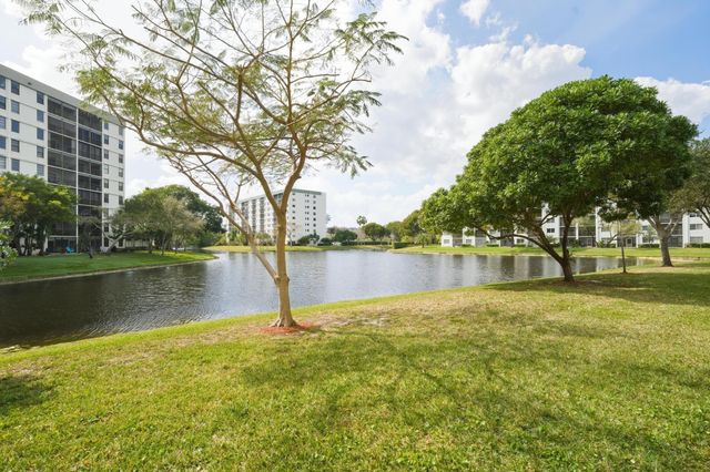 2226 N Cypress Bend Drive 102, Pompano Beach, FL 33069