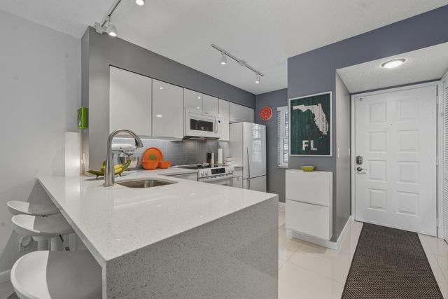 2226 N Cypress Bend Drive 102, Pompano Beach, FL 33069