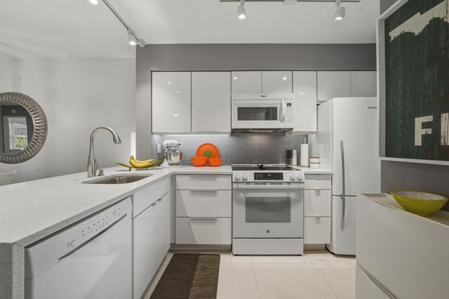 2226 N Cypress Bend Drive 102, Pompano Beach, FL 33069