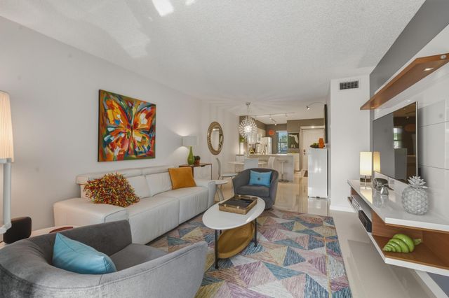 2226 N Cypress Bend Drive 102, Pompano Beach, FL 33069