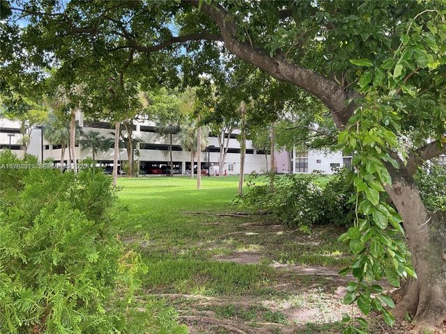 17011 N Bay Road 701, Sunny Isles Beach, FL 33160