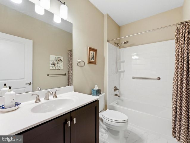 1747 LOCUST DR, Yardley, PA 19067