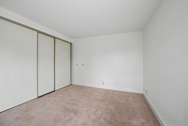 21228 21228 Gary Dr 105, Hayward, CA 94546