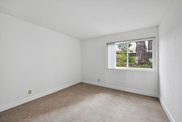 21228 21228 Gary Dr 105, Hayward, CA 94546