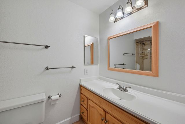 21228 21228 Gary Dr 105, Hayward, CA 94546