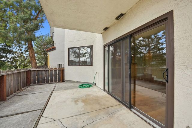 21228 21228 Gary Dr 105, Hayward, CA 94546