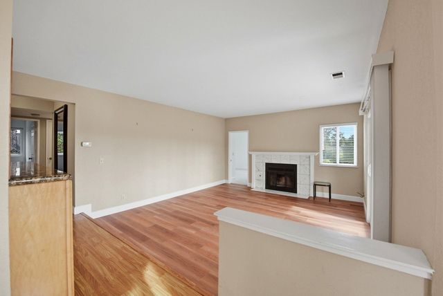 21228 21228 Gary Dr 105, Hayward, CA 94546