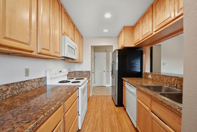 21228 21228 Gary Dr 105, Hayward, CA 94546