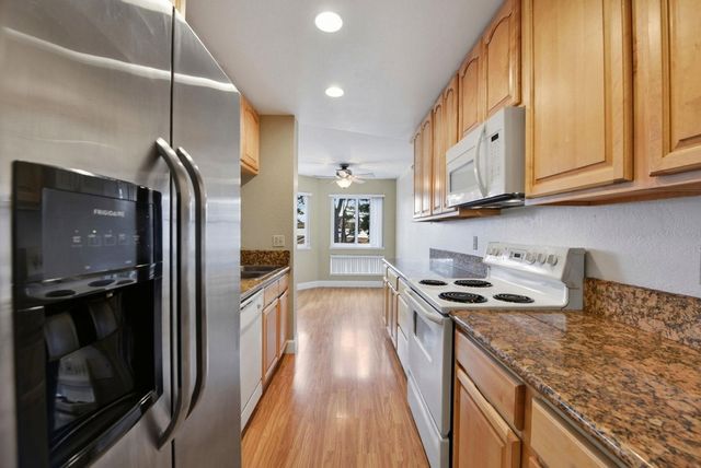 21228 21228 Gary Dr 105, Hayward, CA 94546