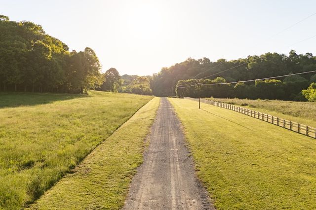 3899 Boston Theta Road, Thompsons Station, TN 37179