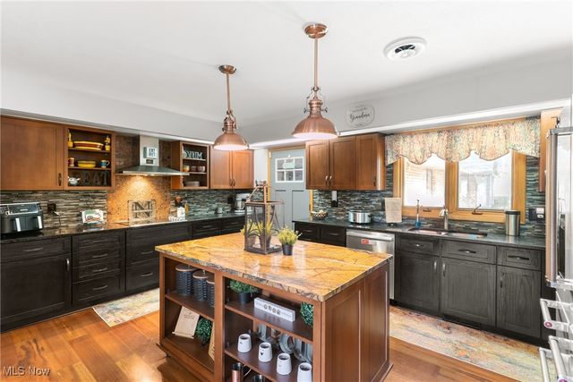 11950 Castleton Lane, Grafton, OH 44044