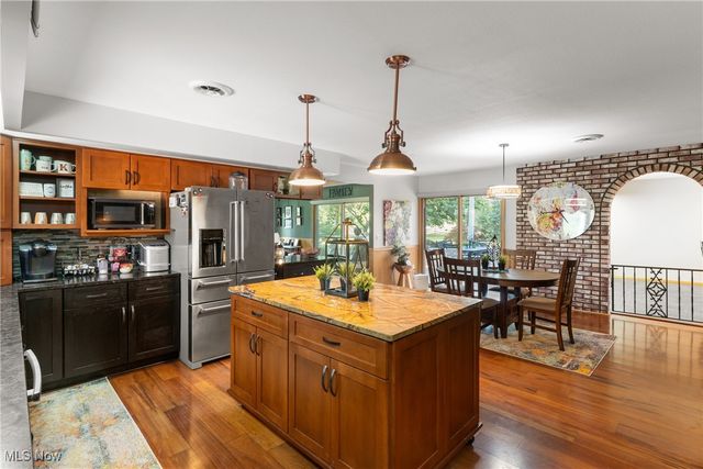 11950 Castleton Lane, Grafton, OH 44044