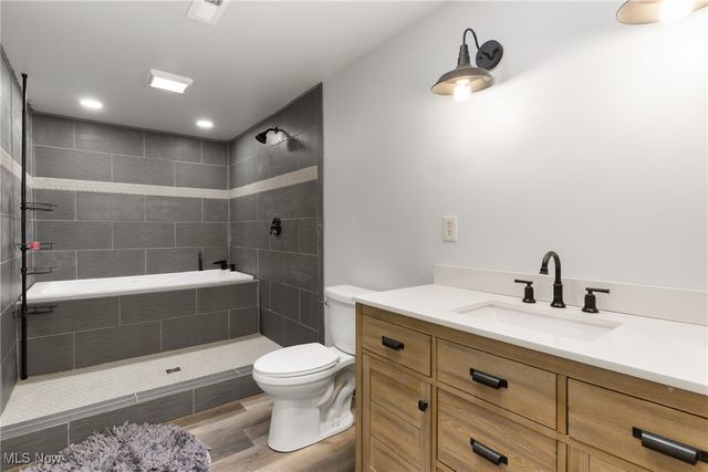 11950 Castleton Lane, Grafton, OH 44044