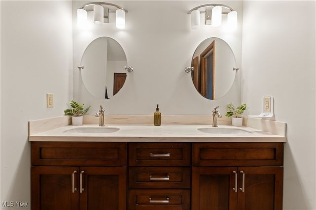 11950 Castleton Lane, Grafton, OH 44044