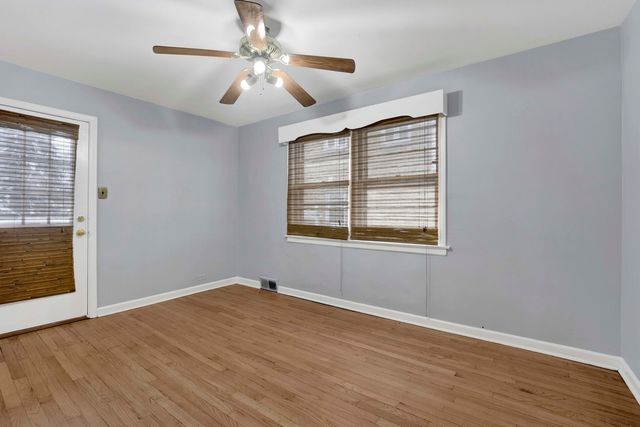 5265 W Devon Avenue, Chicago, IL 60646