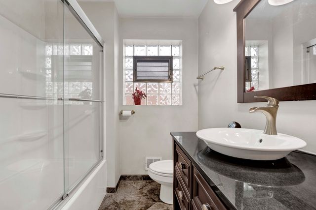 5265 W Devon Avenue, Chicago, IL 60646