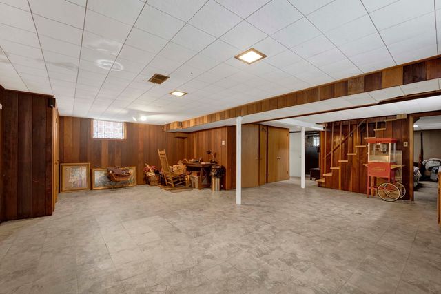 5265 W Devon Avenue, Chicago, IL 60646