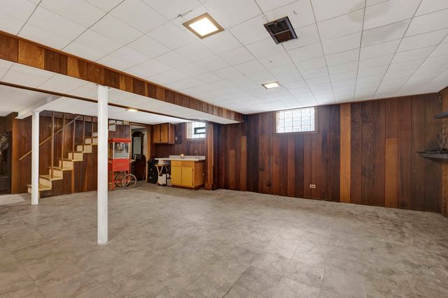 5265 W Devon Avenue, Chicago, IL 60646