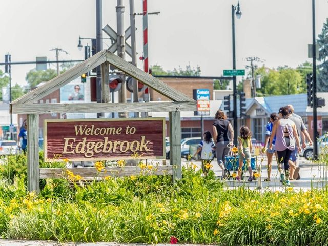 5265 W Devon Avenue, Chicago, IL 60646