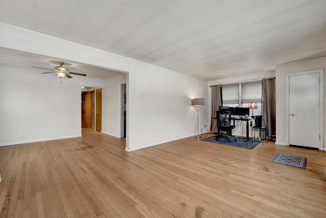 5265 W Devon Avenue, Chicago, IL 60646