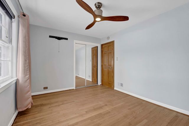 5265 W Devon Avenue, Chicago, IL 60646