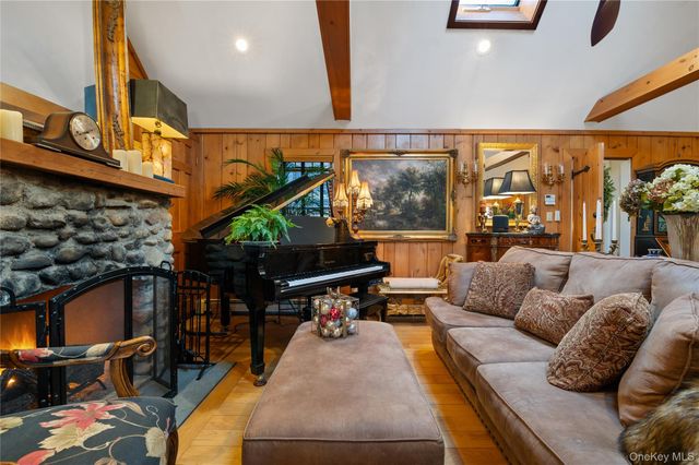 136 Beach Road, Wading River, NY 11792