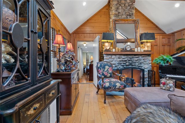 136 Beach Road, Wading River, NY 11792