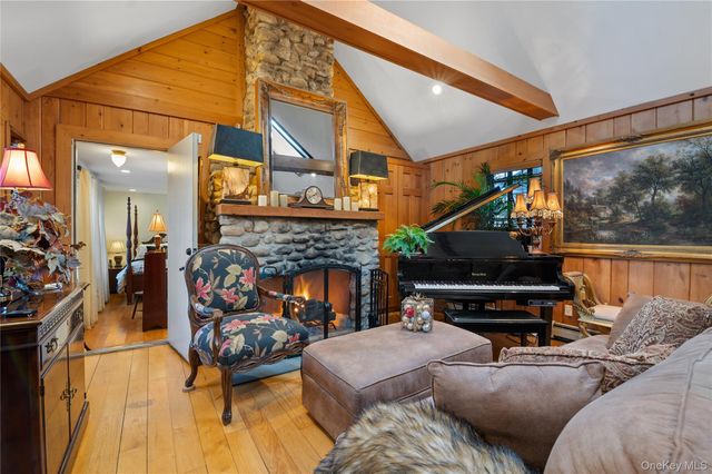 136 Beach Road, Wading River, NY 11792